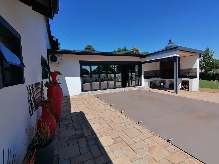 6 Bedroom Property for Sale in Wilkoppies North West
